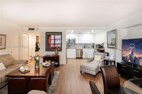 Condo in Miami, Florida, 1 bedroom  № 2064471 - photo 6