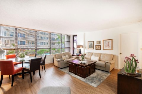 Condo in Miami, Florida, 1 bedroom  № 2064471 - photo 5