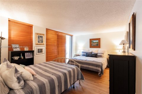 Condo in Miami, Florida, 1 bedroom  № 2064471 - photo 10