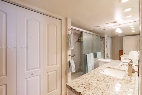 Condo in Miami, Florida, 1 bedroom  № 2064471 - photo 12