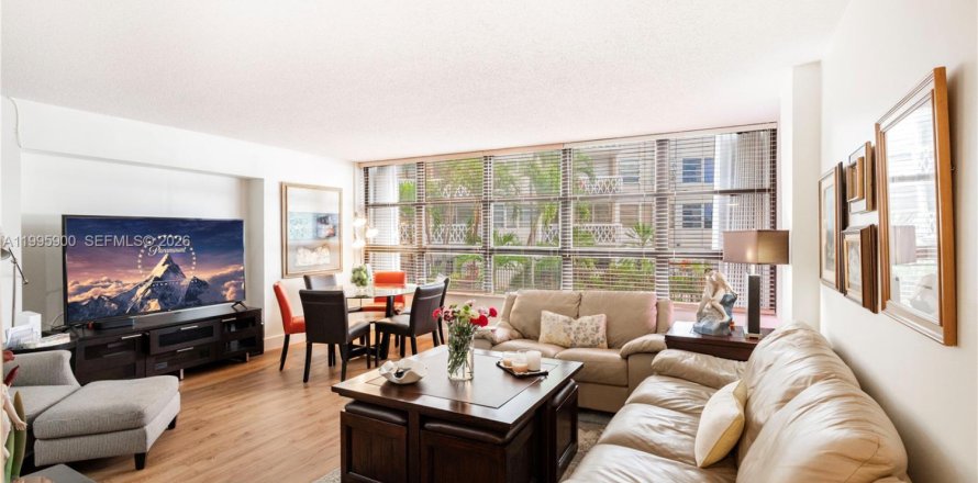 Condo in Miami, Florida, 1 bedroom  № 2064471