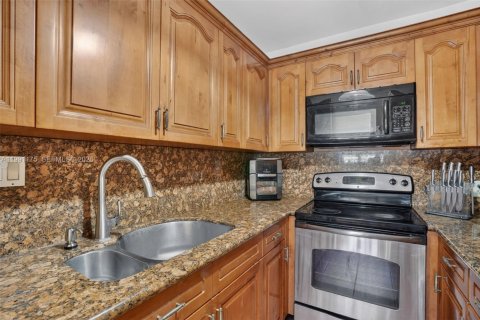 Купить виллу или дом в Майами, Флорида 4 спальни, 106.93м2, № 2056551 - фото 12