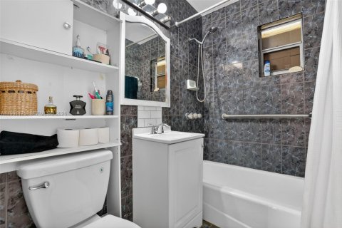 Купить виллу или дом в Майами, Флорида 4 спальни, 106.93м2, № 2056551 - фото 24