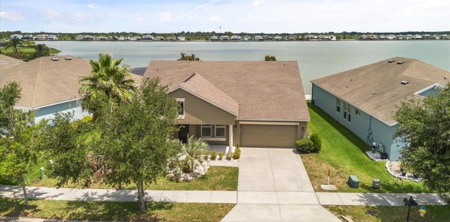 House in Groveland, Florida 3 bedrooms, 190.17 sq.m. № 1743774