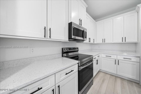 Villa ou maison à vendre à Palm Bay, Floride: 4 chambres, 164.9 m2 № 1987281 - photo 8