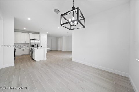 Villa ou maison à vendre à Palm Bay, Floride: 4 chambres, 164.9 m2 № 1987281 - photo 5