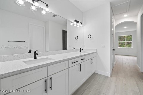 Villa ou maison à vendre à Palm Bay, Floride: 4 chambres, 164.9 m2 № 1987281 - photo 13