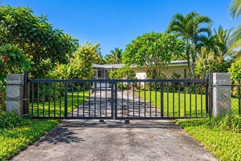 Casa en venta en West Palm Beach, Florida, 3 dormitorios, 111.95 m2 № 2391755 - foto 2