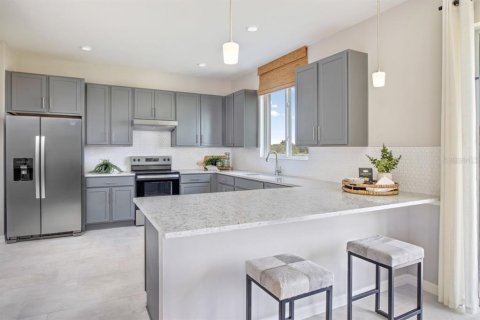 Villa ou maison à vendre à Haines City, Floride: 4 chambres, 195.75 m2 № 2410191 - photo 3