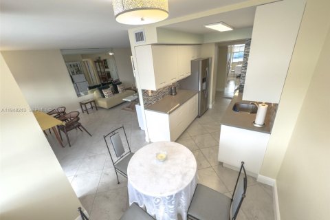 Copropriété à vendre à Sunny Isles Beach, Floride: 2 chambres, 118.45 m2 № 2004212 - photo 16