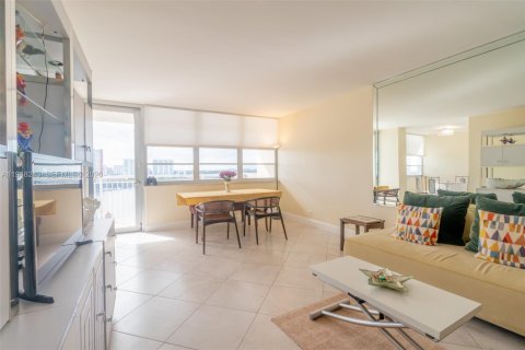 Copropriété à vendre à Sunny Isles Beach, Floride: 2 chambres, 118.45 m2 № 2004212 - photo 7