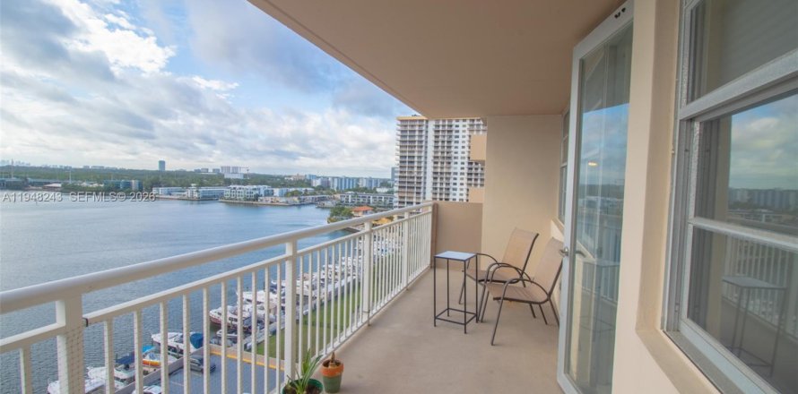 Condo à Sunny Isles Beach, Floride, 2 chambres  № 2004212