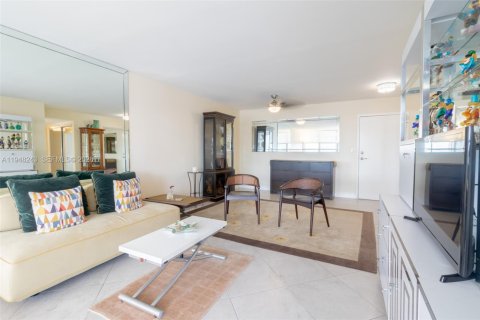 Copropriété à vendre à Sunny Isles Beach, Floride: 2 chambres, 118.45 m2 № 2004212 - photo 11