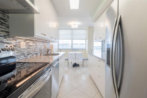 Copropriété à vendre à Sunny Isles Beach, Floride: 2 chambres, 118.45 m2 № 2004212 - photo 15