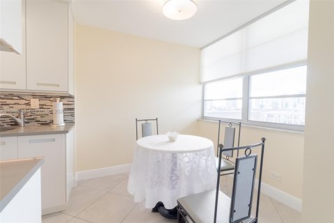 Copropriété à vendre à Sunny Isles Beach, Floride: 2 chambres, 118.45 m2 № 2004212 - photo 12