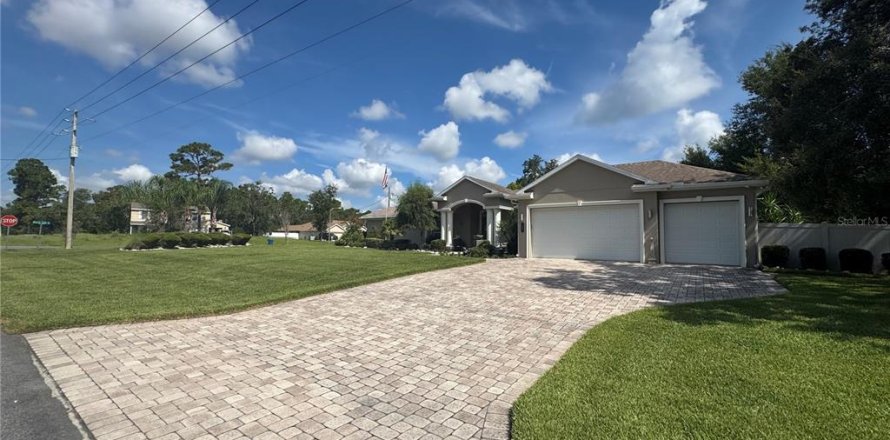 Villa ou maison à Brooksville, Floride 3 chambres, 241.73 m2 № 1873696