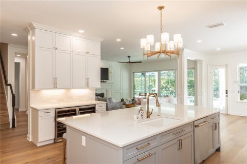House in Sorrento, Florida 4 bedrooms, 376.07 sq.m. № 1899900 - photo 16