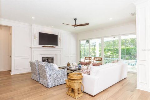 House in Sorrento, Florida 4 bedrooms, 376.07 sq.m. № 1899900 - photo 26