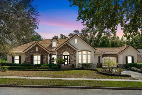 House in Sorrento, Florida 4 bedrooms, 376.07 sq.m. № 1899900 - photo 1