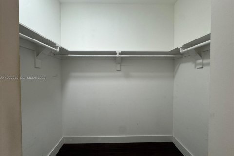 Снять в аренду таунхаус в Майами, Флорида 2 спальни, 104.05м2, № 2076613 - фото 5