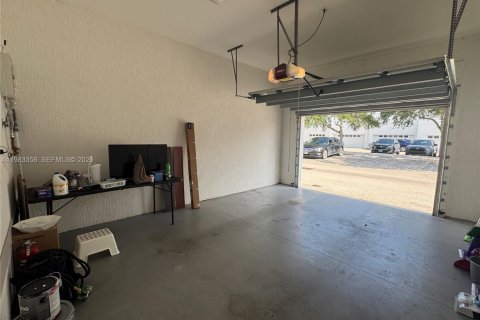 Снять в аренду таунхаус в Майами, Флорида 2 спальни, 104.05м2, № 2076613 - фото 13