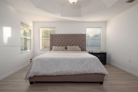 House in Miramar, Florida 4 bedrooms, 209.96 sq.m. № 1949988 - photo 25