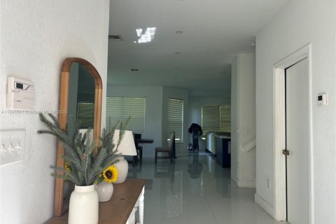 House in Miramar, Florida 4 bedrooms, 209.96 sq.m. № 1949988 - photo 2