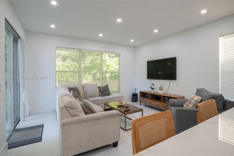 House in Miramar, Florida 4 bedrooms, 209.96 sq.m. № 1949988 - photo 21