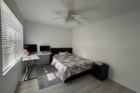 House in Miramar, Florida 4 bedrooms, 209.96 sq.m. № 1949988 - photo 18