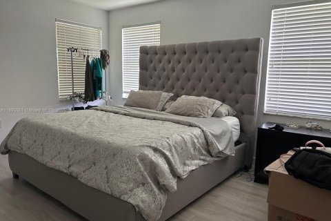 House in Miramar, Florida 4 bedrooms, 209.96 sq.m. № 1949988 - photo 11