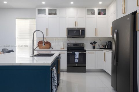 House in Miramar, Florida 4 bedrooms, 209.96 sq.m. № 1949988 - photo 20