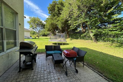 House in Miramar, Florida 4 bedrooms, 209.96 sq.m. № 1949988 - photo 9