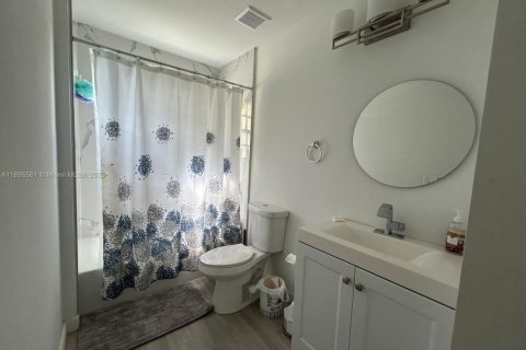 House in Miramar, Florida 4 bedrooms, 209.96 sq.m. № 1949988 - photo 16