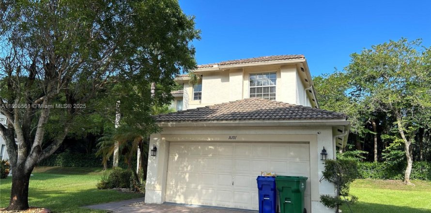 House in Miramar, Florida 4 bedrooms, 209.96 sq.m. № 1949988