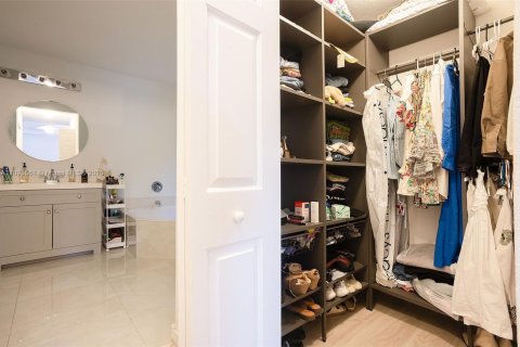 House in Miramar, Florida 4 bedrooms, 209.96 sq.m. № 1949988 - photo 28