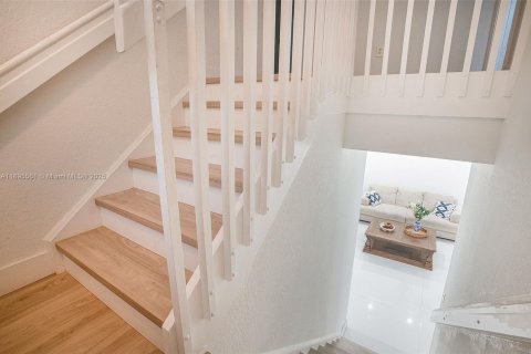 House in Miramar, Florida 4 bedrooms, 209.96 sq.m. № 1949988 - photo 24