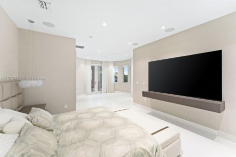 House in Doral, Florida 5 bedrooms, 347.18 sq.m. № 2192967 - photo 18