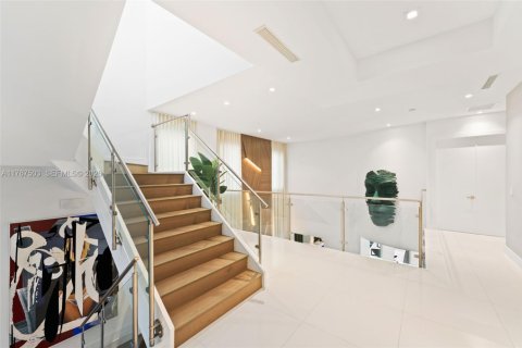 House in Doral, Florida 5 bedrooms, 347.18 sq.m. № 2192967 - photo 17