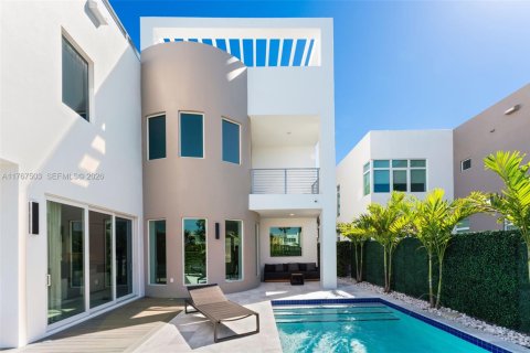 House in Doral, Florida 5 bedrooms, 347.18 sq.m. № 2192967 - photo 29