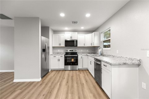 House in Fort MC Coy, Florida 3 bedrooms, 94.76 sq.m. № 2289708 - photo 5