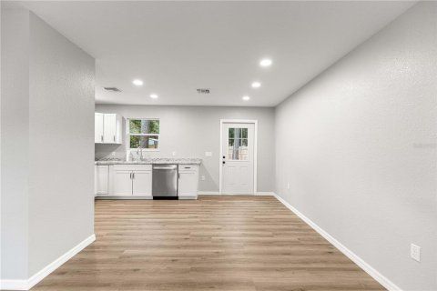 House in Fort MC Coy, Florida 3 bedrooms, 94.76 sq.m. № 2289708 - photo 3