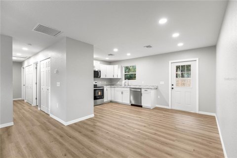 House in Fort MC Coy, Florida 3 bedrooms, 94.76 sq.m. № 2289708 - photo 4