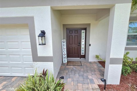 House in Zephyrhills, Florida 5 bedrooms, 328.04 sq.m. № 2107635 - photo 4
