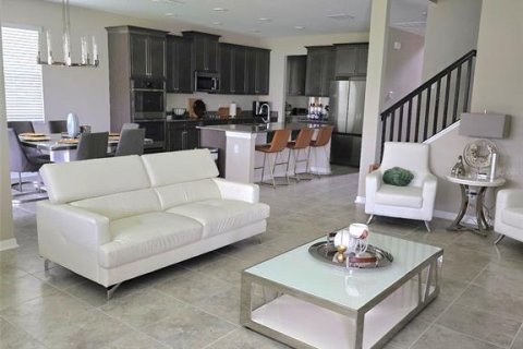 House in Zephyrhills, Florida 5 bedrooms, 328.04 sq.m. № 2107635 - photo 9