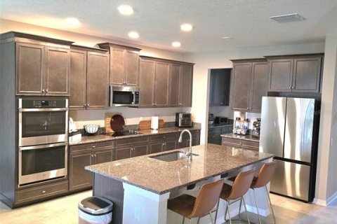 House in Zephyrhills, Florida 5 bedrooms, 328.04 sq.m. № 2107635 - photo 12