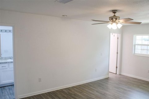 House in Winter Haven, Florida 5 bedrooms, 248.98 sq.m. № 1789491 - photo 15