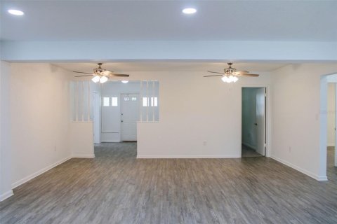 House in Winter Haven, Florida 5 bedrooms, 248.98 sq.m. № 1789491 - photo 16