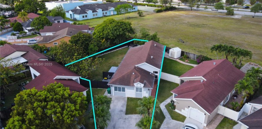 House in Miami, Florida 3 bedrooms, 152.92 sq.m. № 1888384