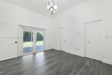 House in Miami, Florida 3 bedrooms, 152.92 sq.m. № 1888384 - photo 15