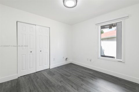 House in Miami, Florida 3 bedrooms, 152.92 sq.m. № 1888384 - photo 20